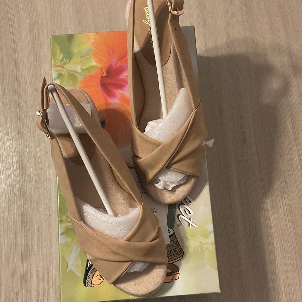 Easy Street Tan Slingback Heels